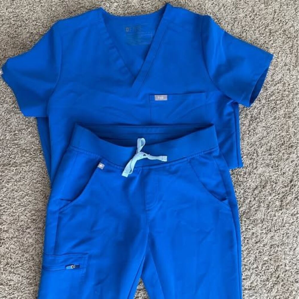 Figs Scrubs: Small Top / XS Bottoms